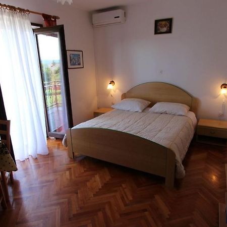 Apartments And Rooms Jelka Malinska Exterior photo