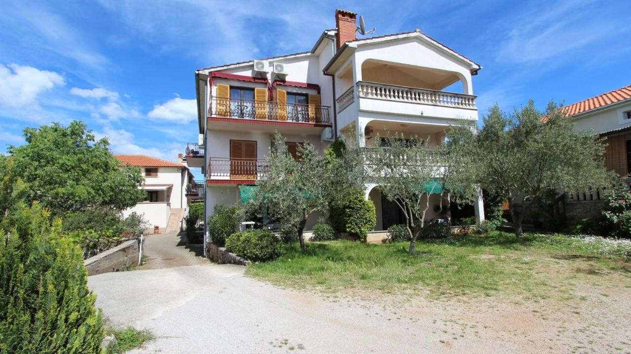 Apartments And Rooms Jelka Malinska Exterior photo