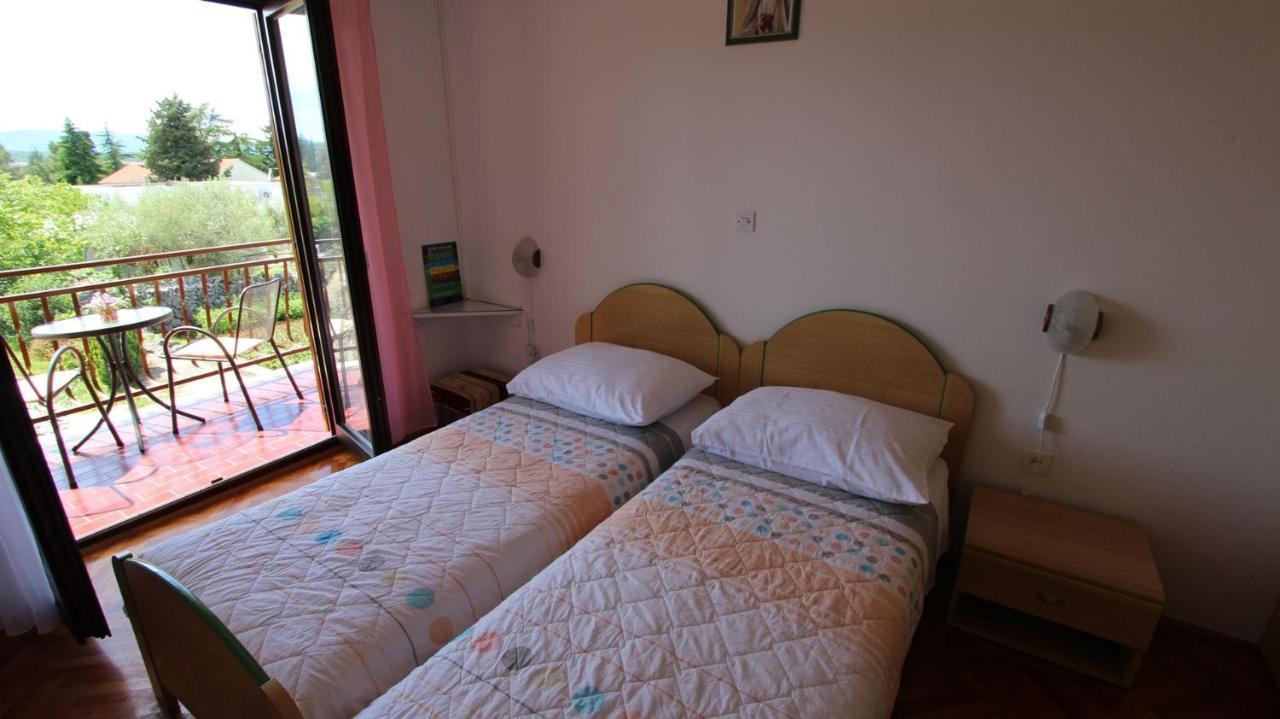Apartments And Rooms Jelka Malinska Exterior photo
