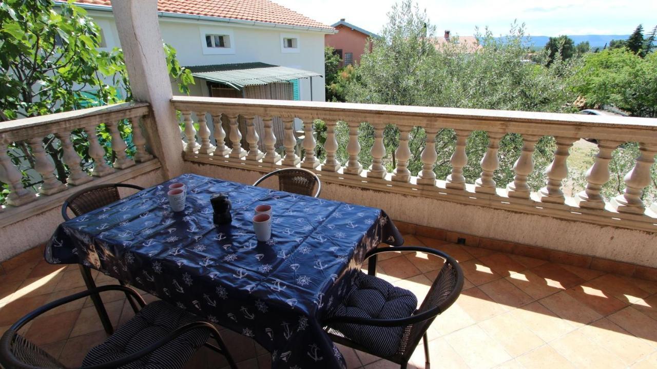 Apartments And Rooms Jelka Malinska Exterior photo